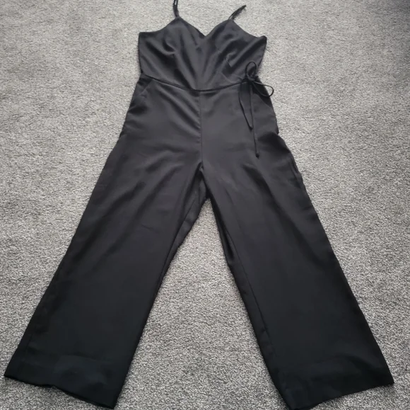 NWOT Jumpsuit 🖤 - Picture 6 of 11